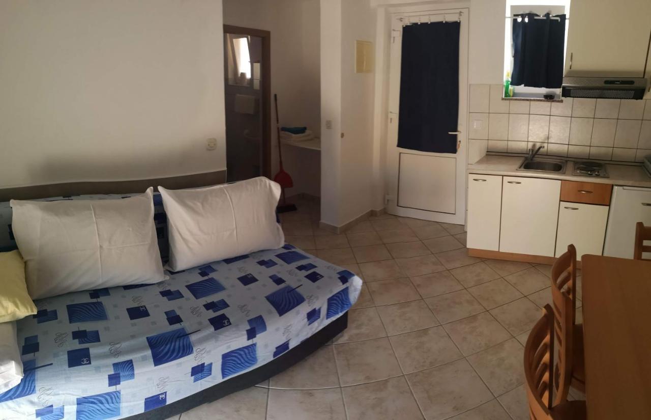 Aurora Apartments-Nin- 25M To The Beach Екстер'єр фото