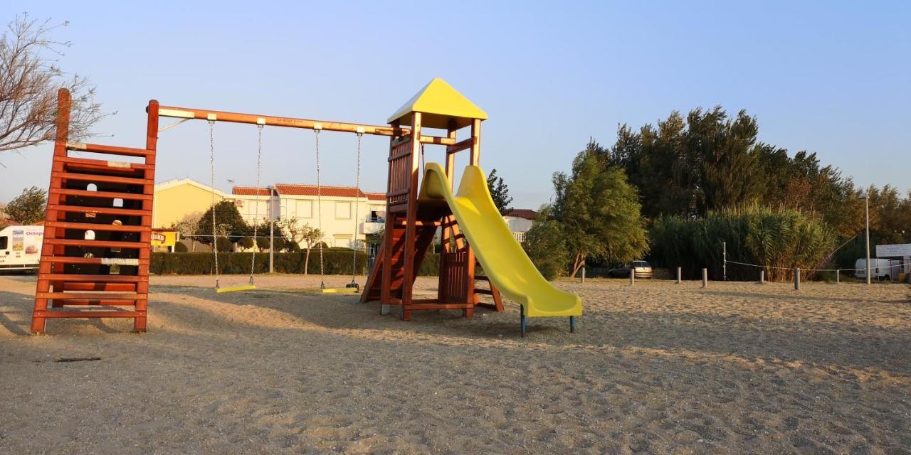 Aurora Apartments-Nin- 25M To The Beach Екстер'єр фото